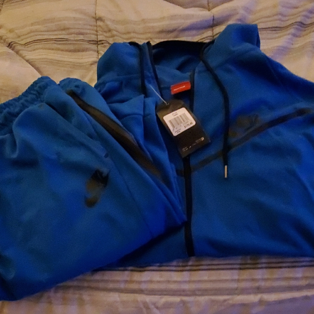 MEN'S TWO PIECE NIKE SWEAT SUIT